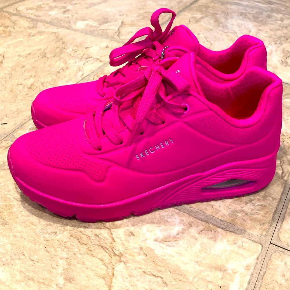 Bright pink sketchers uno nightshades